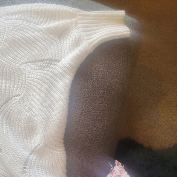 Beautiful light butterfly wing sweater. - Picture 6 of 9